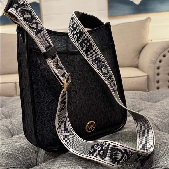 Michael Kors Crossbody Luisa North South Black Logo Strap Jet Set Messenger Bag - Picture 3 of 17